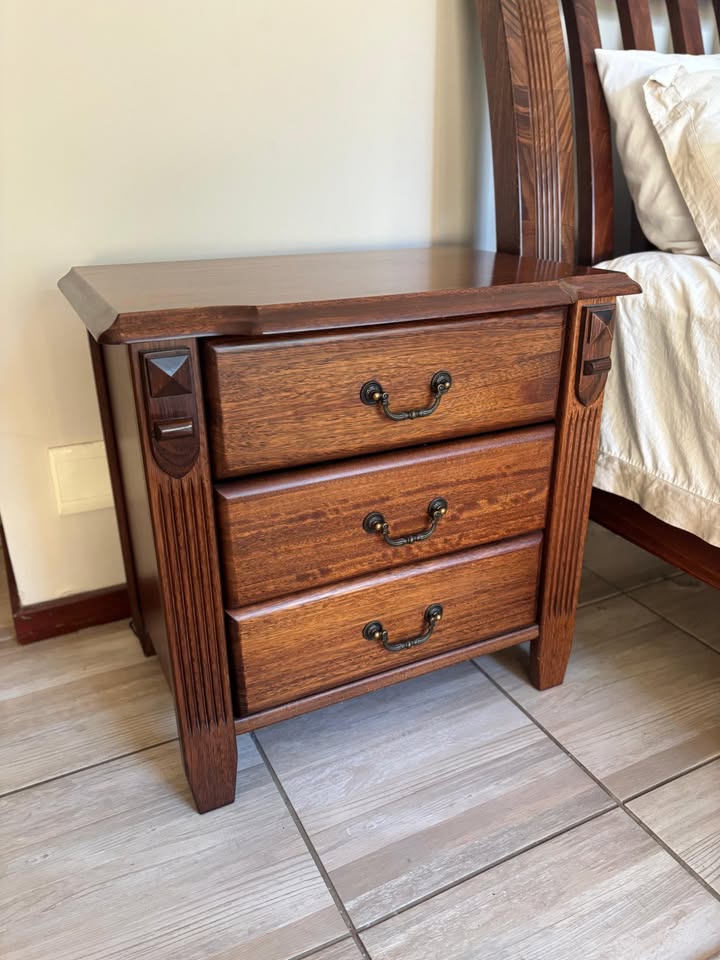 Queen Bed with drawers both sides - Image 3