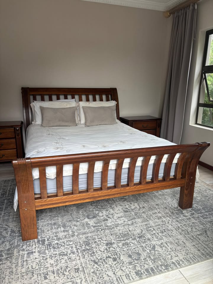 Queen Bed with drawers both sides - Image 5